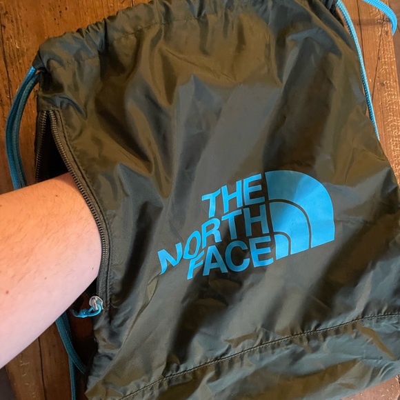 THE NORTH FACE Drawstring Gym Travel Bag Backpack Sling Pouch with Zip Pocket!!! - Picture 5 of 12